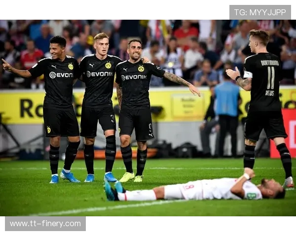 《历年德甲降级球队数量统计与联赛制度演变》