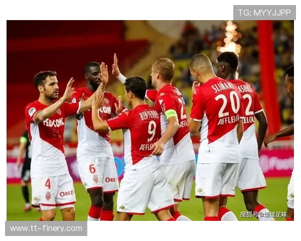 法甲本赛季最强阵容官方与媒体版本对比