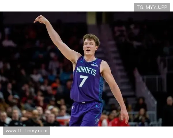 克尼佩尔新秀三分纪录诞生基根穆雷领衔米切尔库里紧随其后 克尼佩尔新秀三分纪录诞生基根穆雷领衔米切尔库里紧随其后